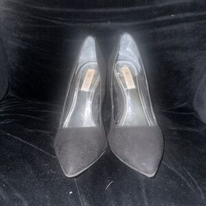 Jennifer Lopez suede pumps